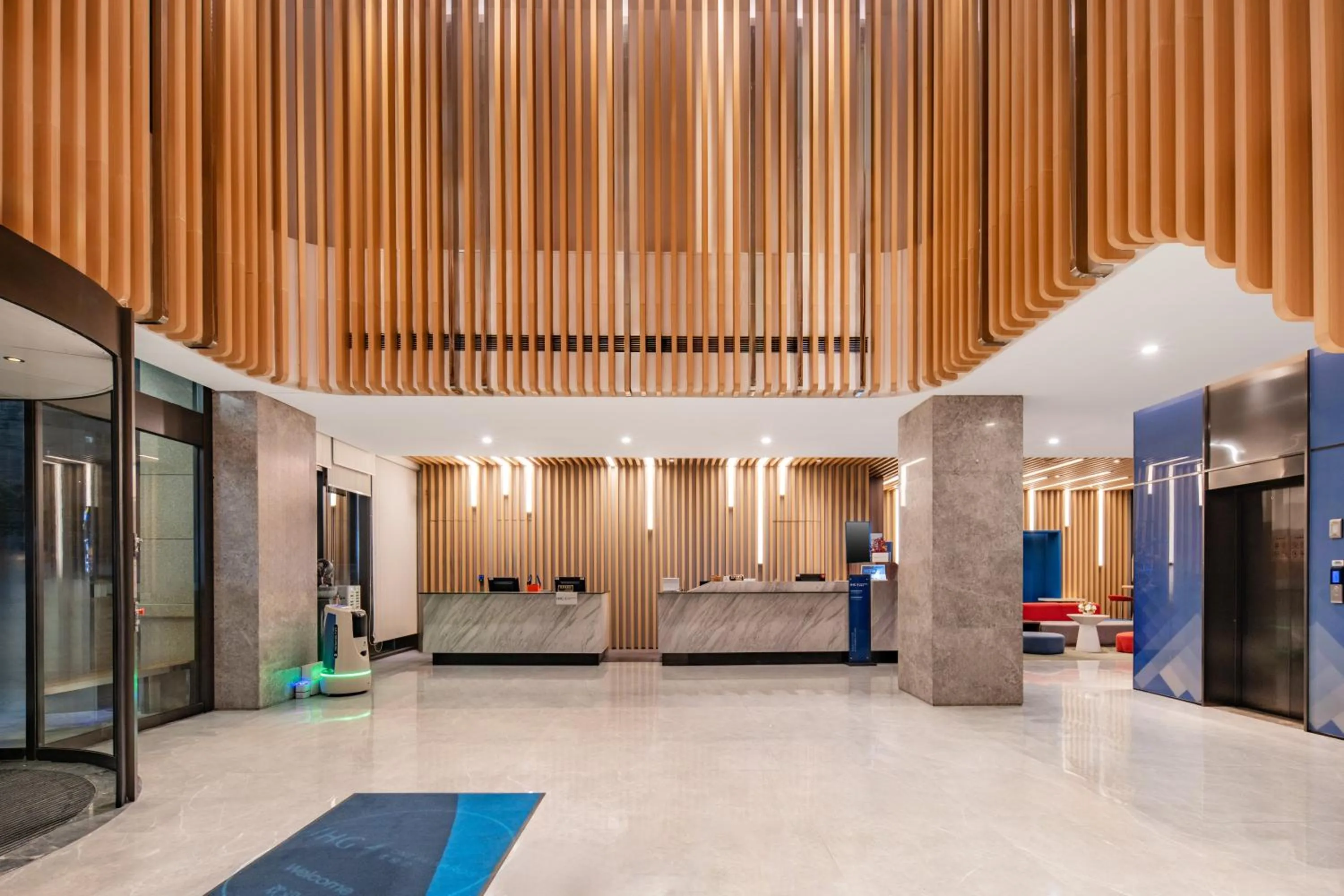 Lobby or reception in Holiday Inn Express Shanghai Hongqiao North by IHG