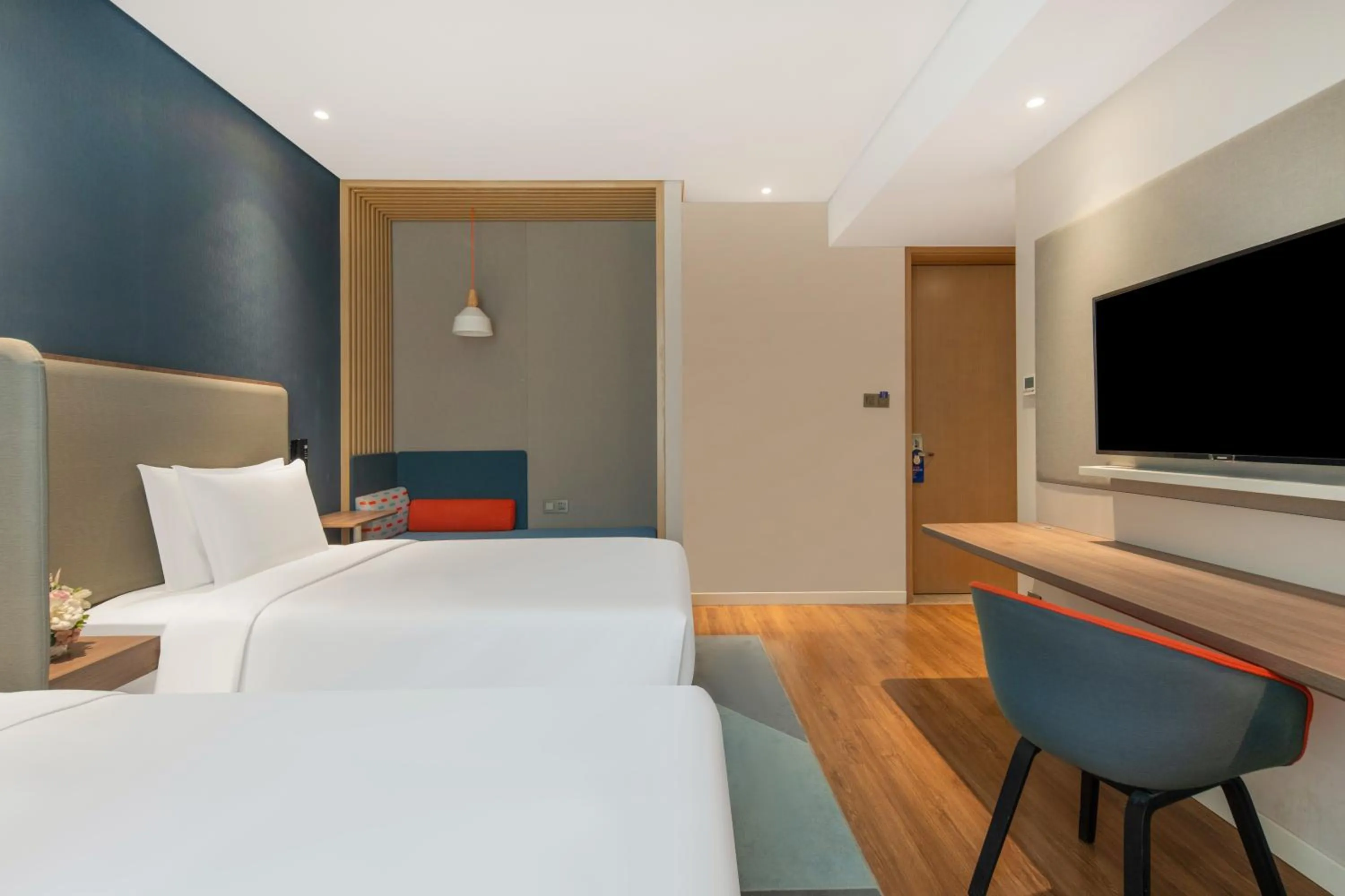 Bedroom, Bed in Holiday Inn Express Shanghai Hongqiao North by IHG