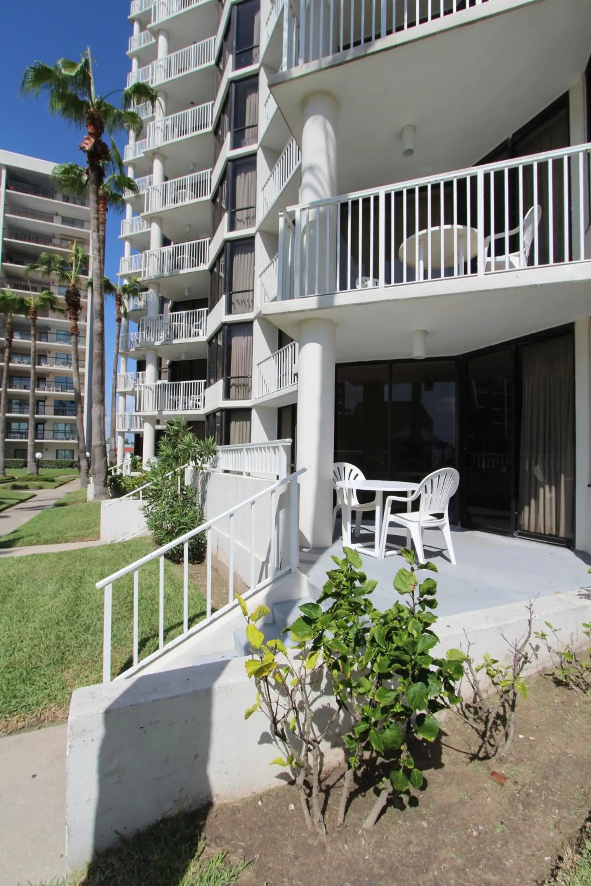 Property building in Royale Beach and Tennis Club Property building in Royale Beach and Tennis Club