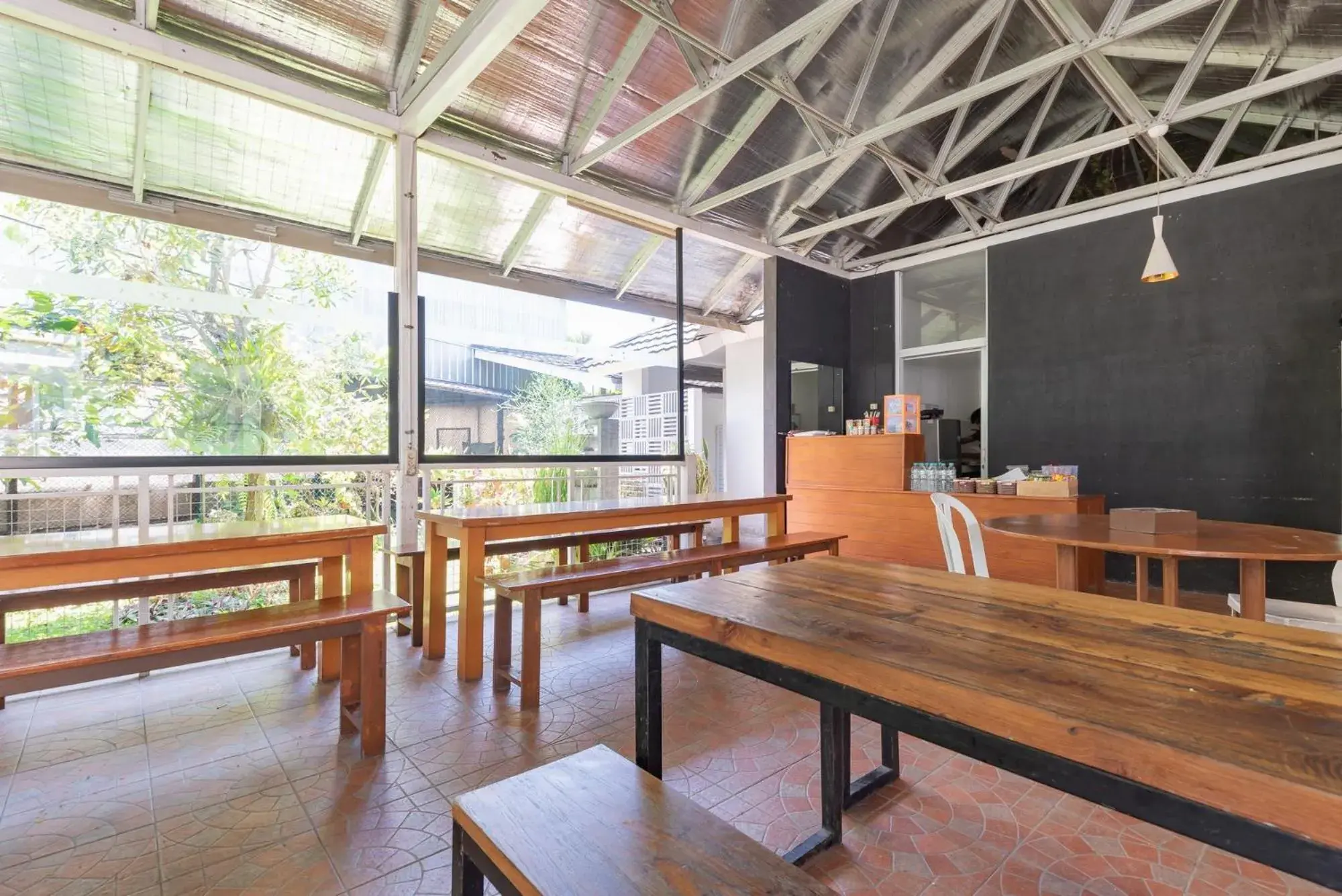 Seating area in Urbanview Kazanan Setiabudi Bandung Seating area in Urbanview Kazanan Setiabudi Bandung