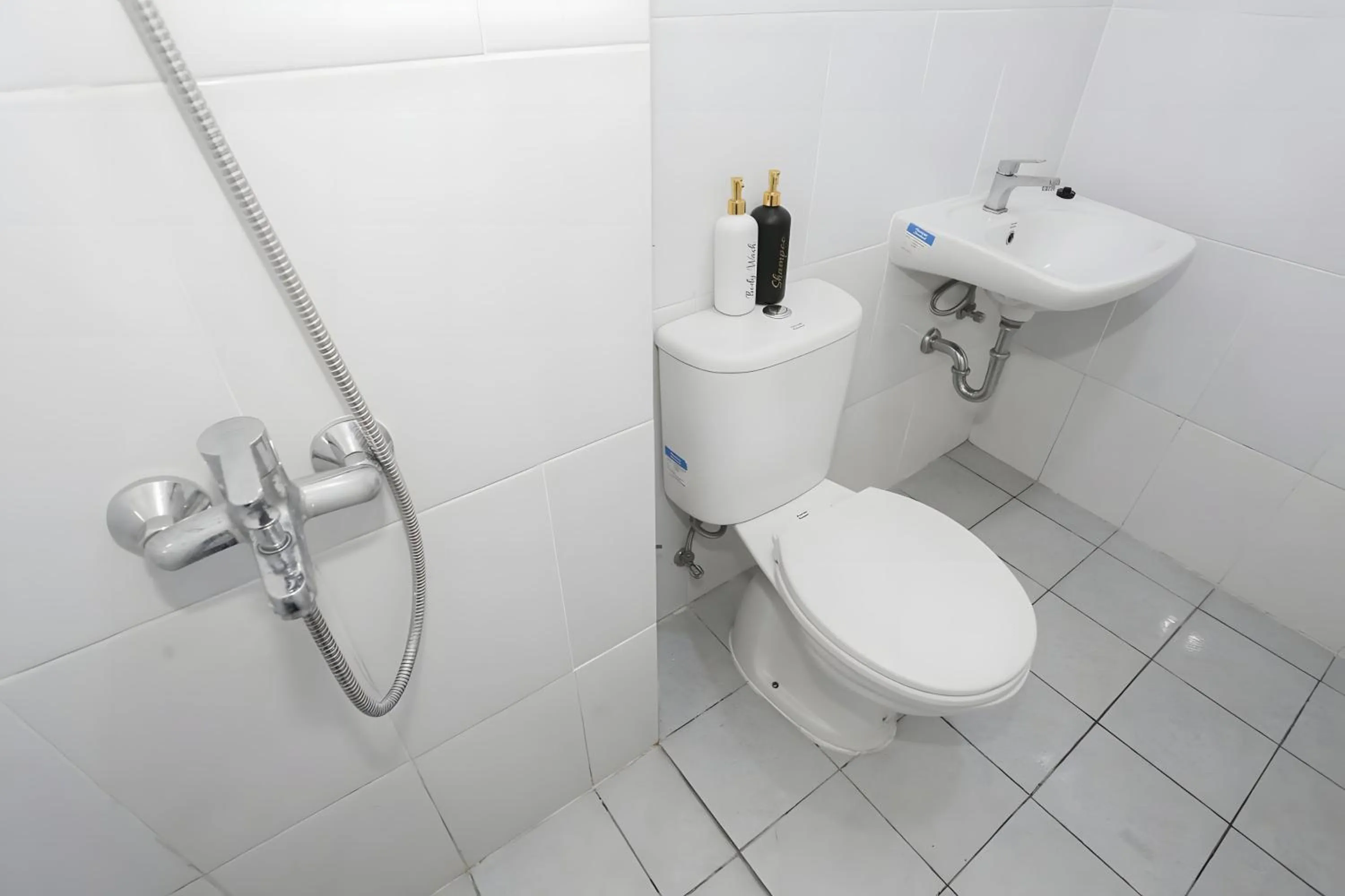 Bathroom in Capital O Urbano