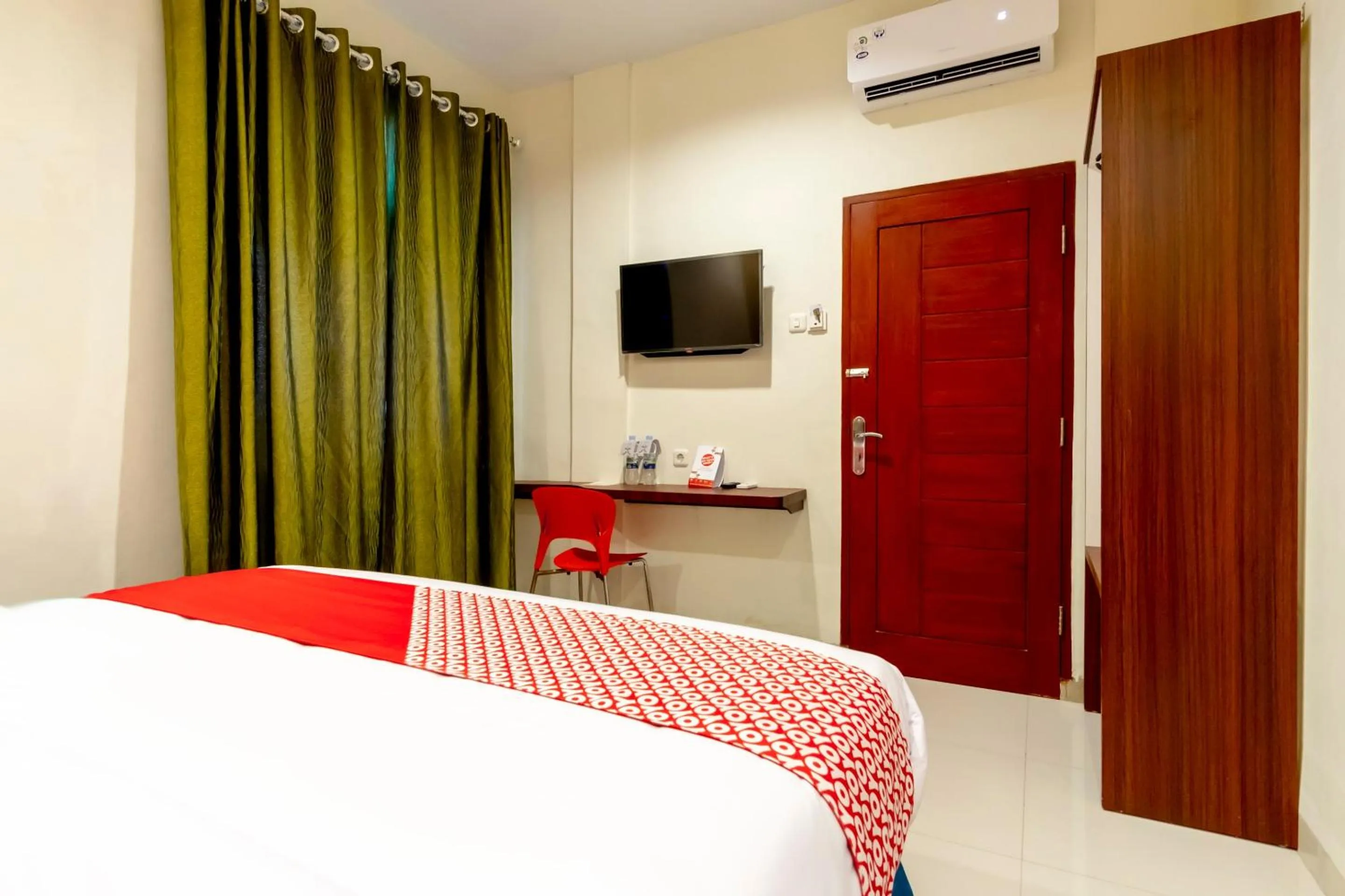 Bedroom, Bed in Capital O 1585 Ring Road Residence