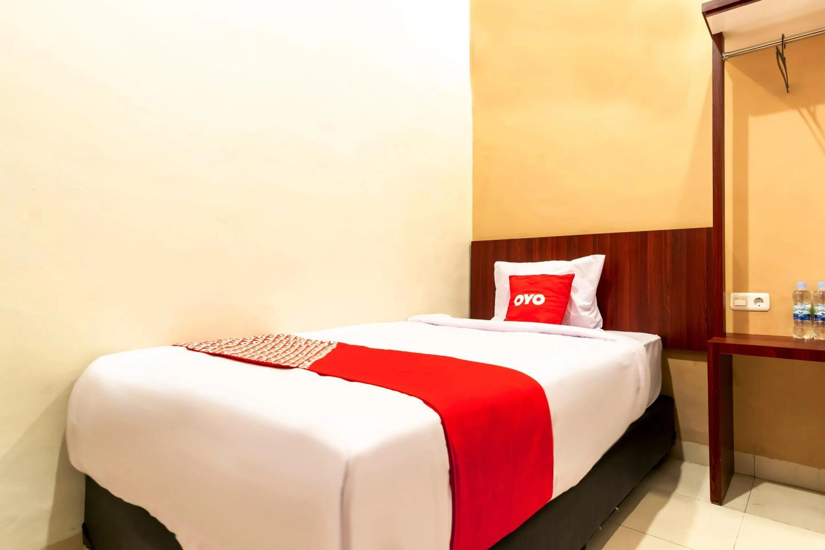 Bedroom, Bed in Capital O 1585 Ring Road Residence