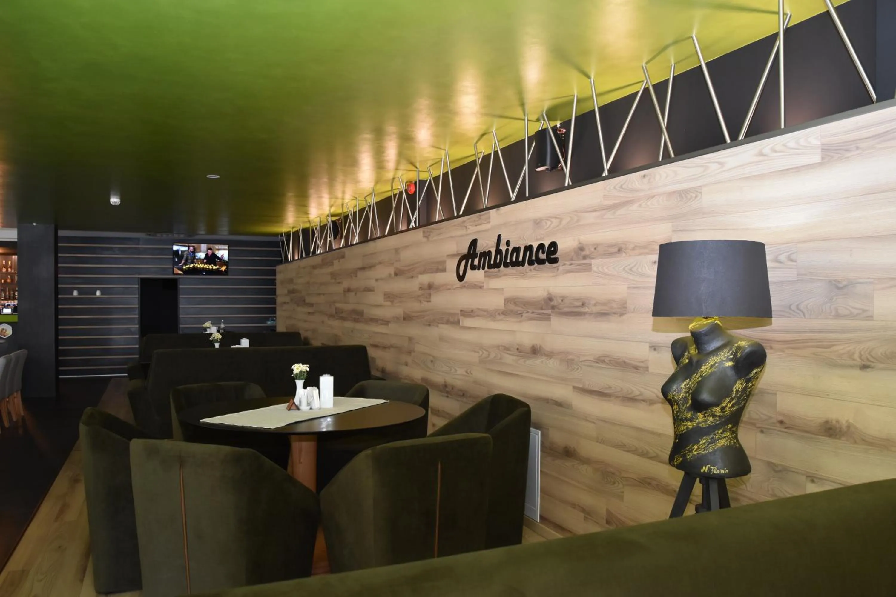 Restaurant/places to eat in Hotel Bulevard