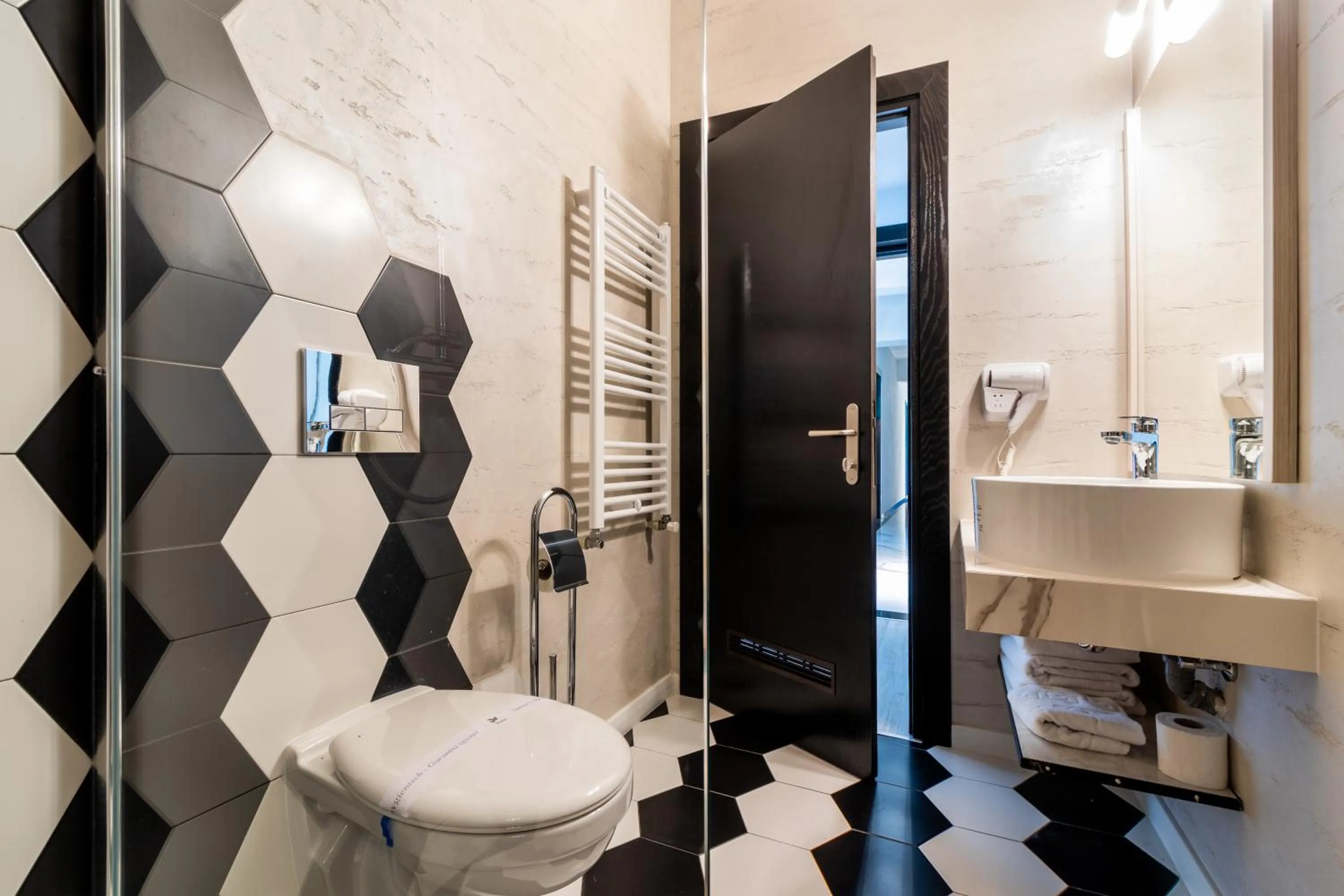 Shower in Hotel Bulevard