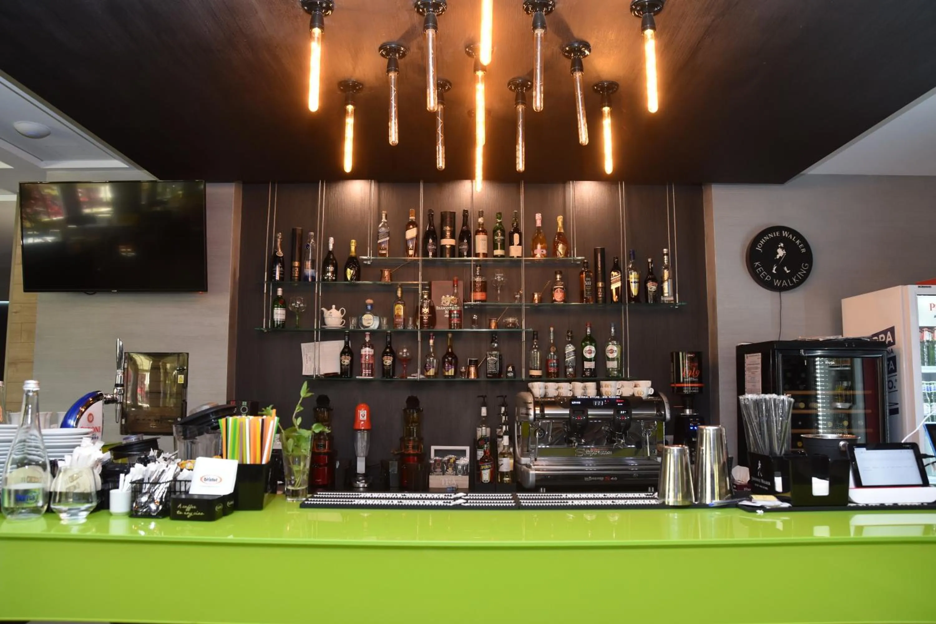 Restaurant/places to eat in Hotel Bulevard