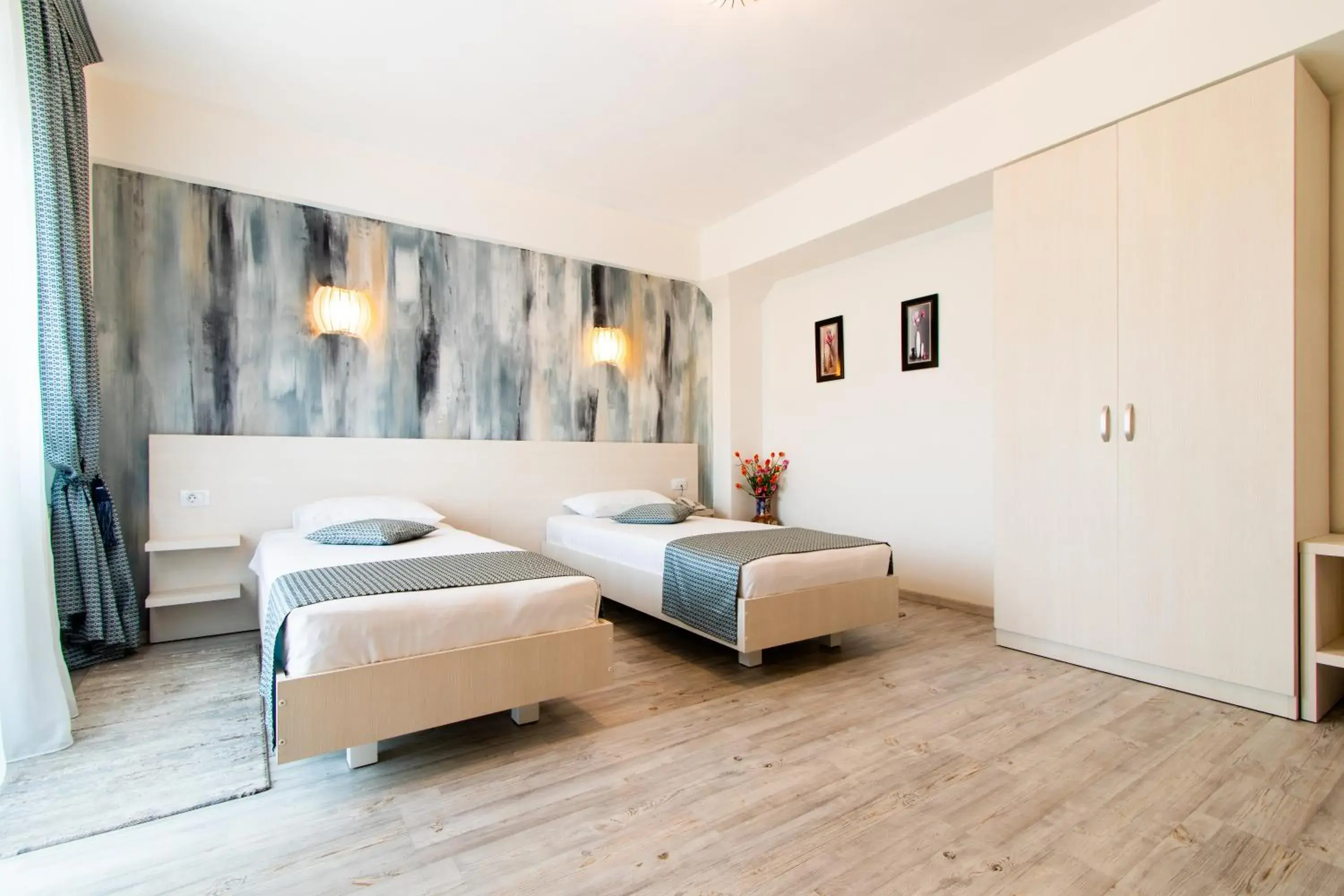 Economy Twin Room in Hotel Bulevard Economy Twin Room in Hotel Bulevard