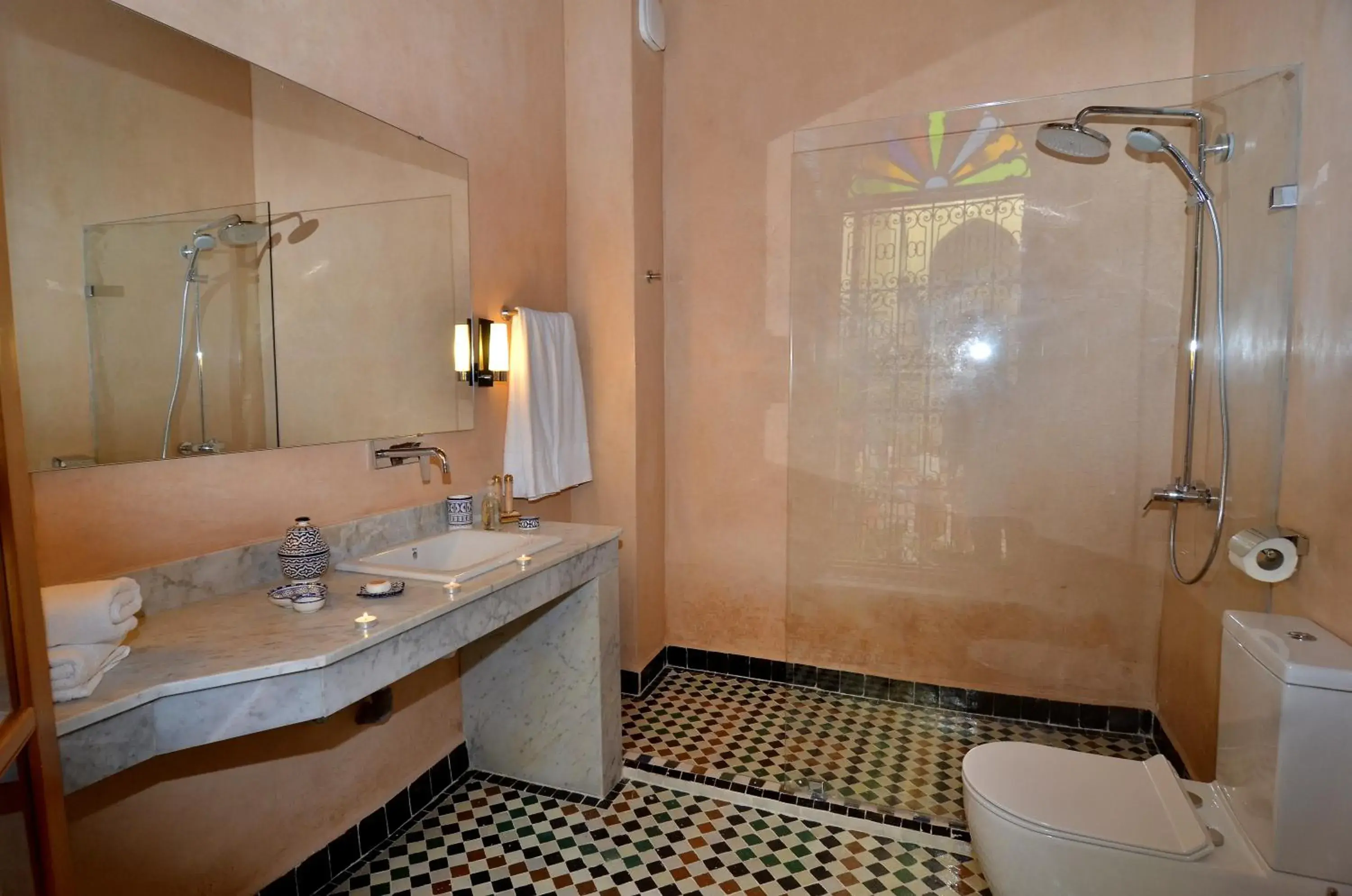 Shower in Riad Al Ansari Shower in Riad Al Ansari