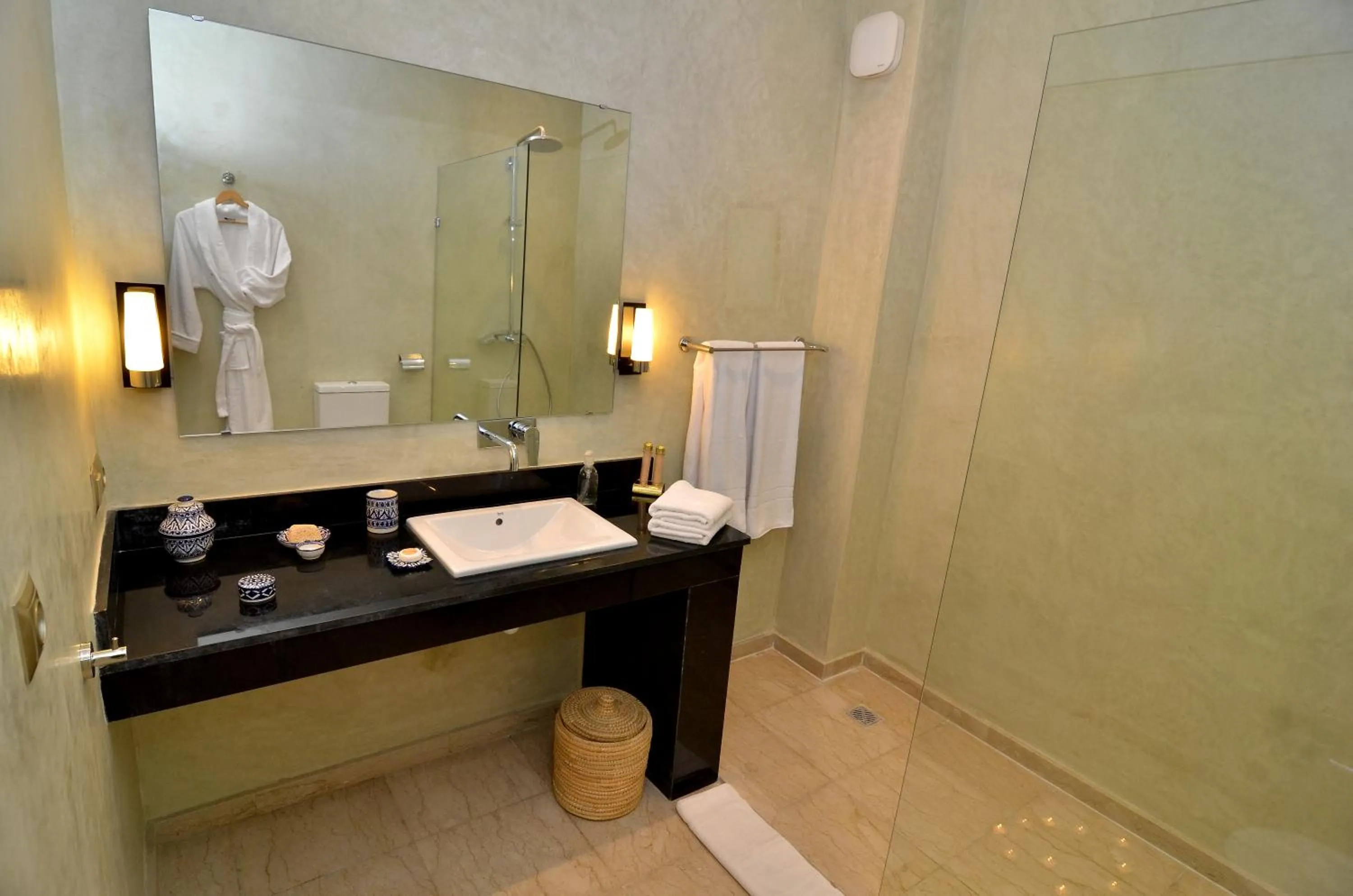 Shower in Riad Al Ansari