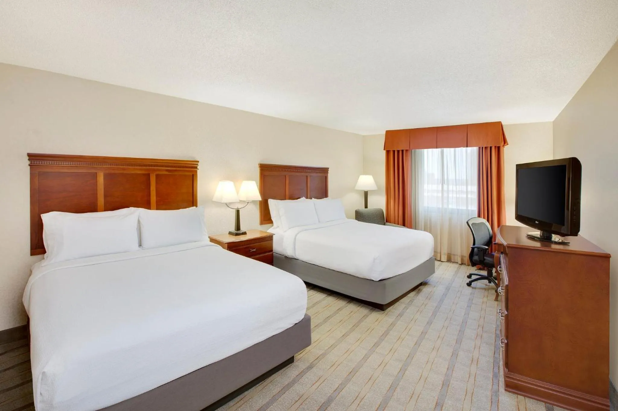 Photo of the whole room, Bed in Holiday Inn Express Dallas Market Center by IHG