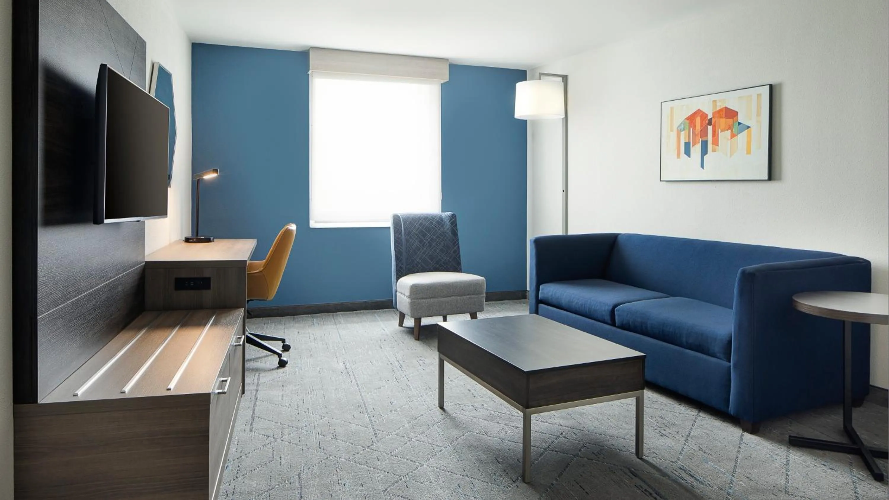 Photo of the whole room in Holiday Inn Express Dallas Market Center by IHG