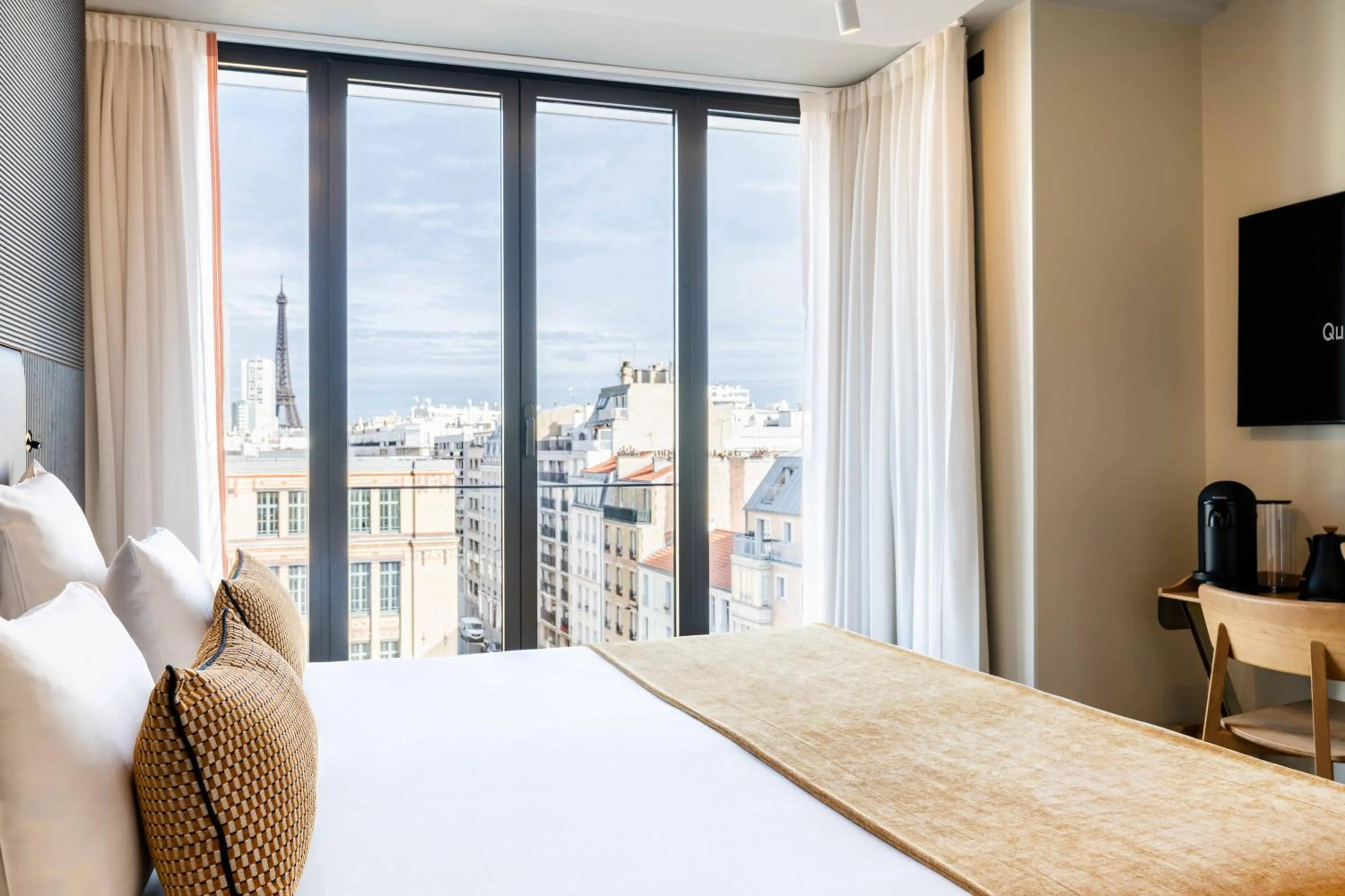 Photo of the whole room, Bed in Quinzerie hôtel