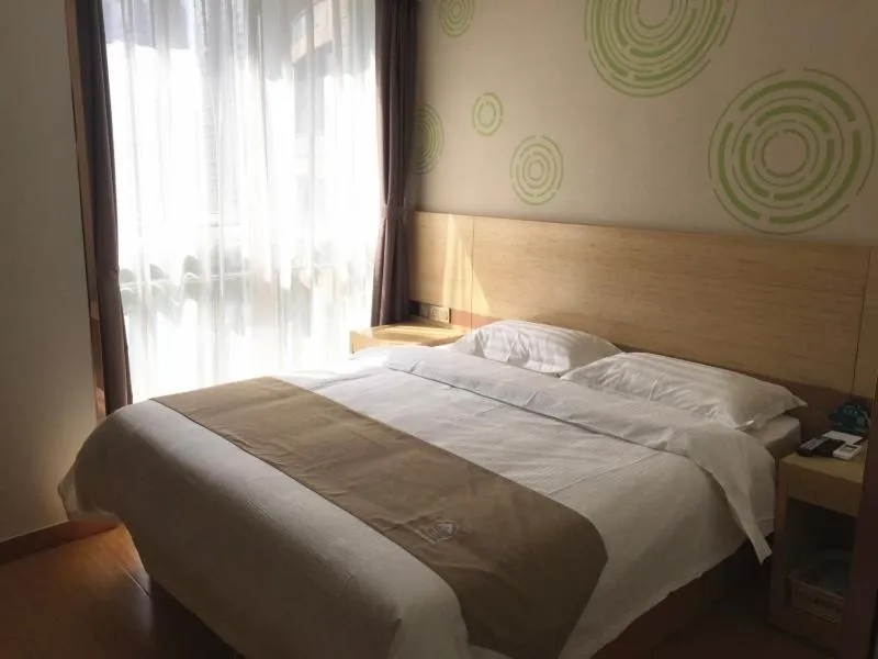 Bed in GreenTree Inn Chengde Development Zone University City Express Hotel