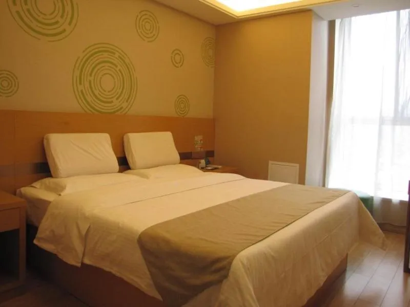 GreenTree Inn Taiyuan Wanbailin District West Bua Station Express Hotel