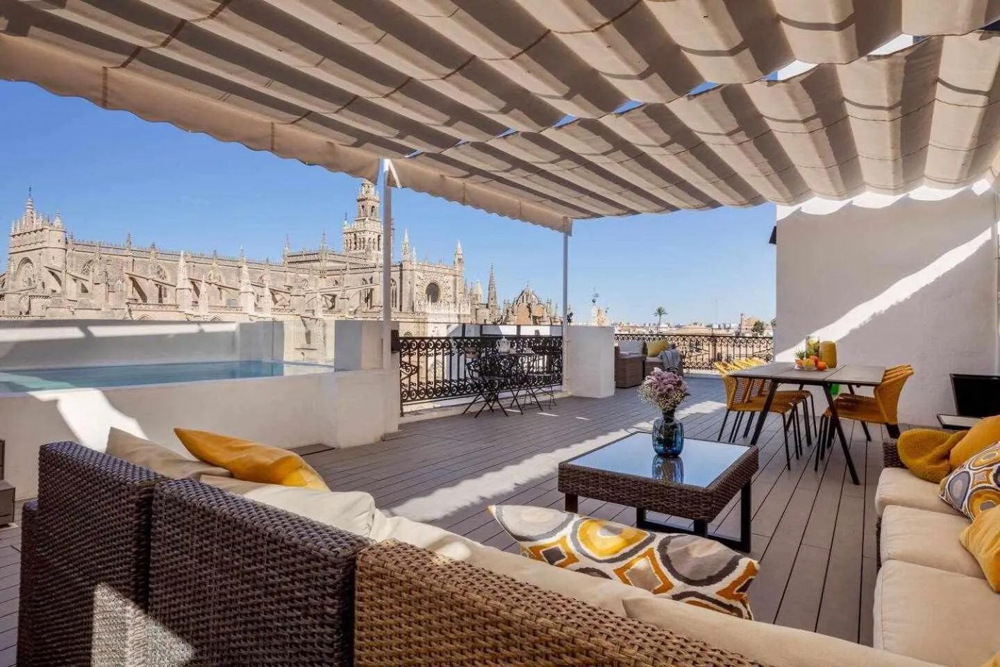 ISG Apartments Cathedral Sunrise Private Pool