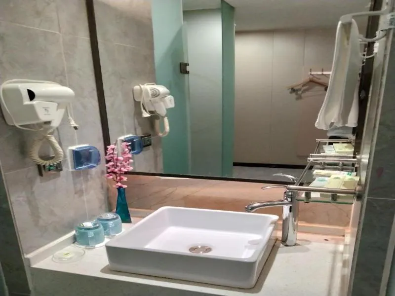 GreenTree Alliance Xinyang Pingqiao District Nanjing Road Dongyang Hotel