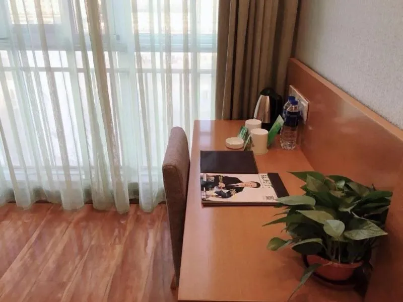 Vatica Jieshou City New Passenger Transport Center Hotel