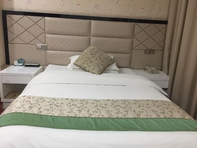 Bed in GreenTree Alliance Bengbu Railway Station Hotel