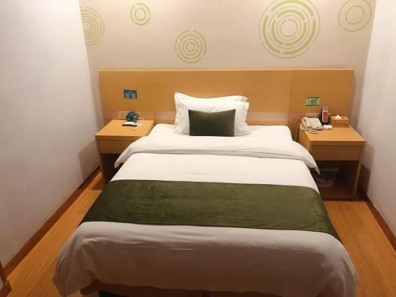Bed in GreenTree Inn Xinyang Gushi County Yucheng Avenue Express Hotel
