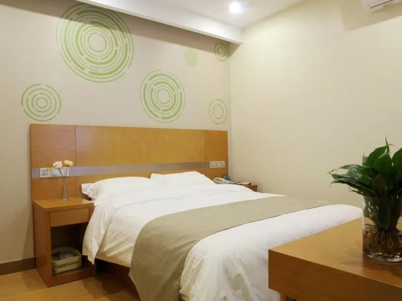 Bed in GreenTree Inn ShanghaiBaoshan District Tieshan Road Youyi Road Hotel