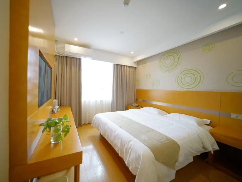 Bed in GreenTree Inn ShanghaiBaoshan District Tieshan Road Youyi Road Hotel