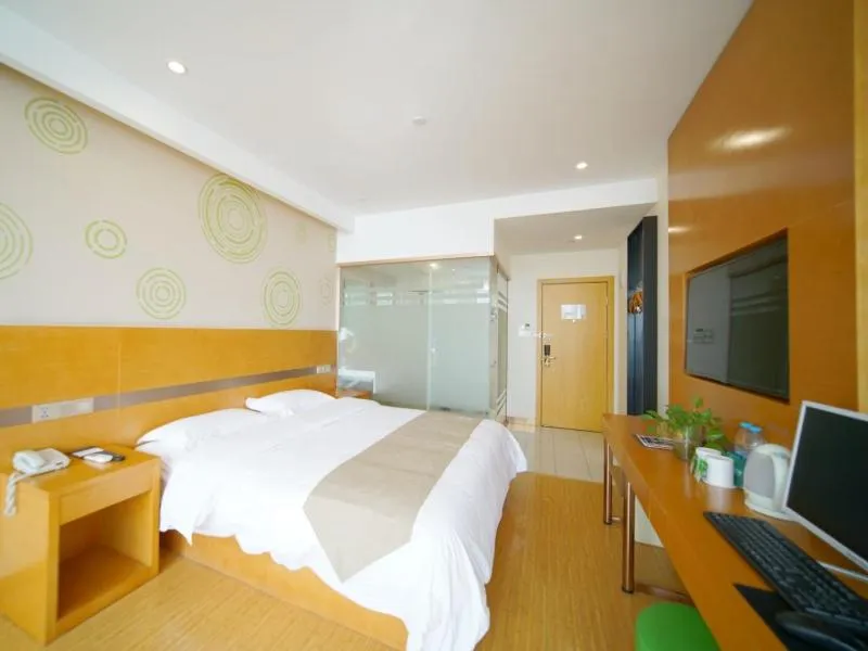 Bed in GreenTree Inn ShanghaiBaoshan District Tieshan Road Youyi Road Hotel