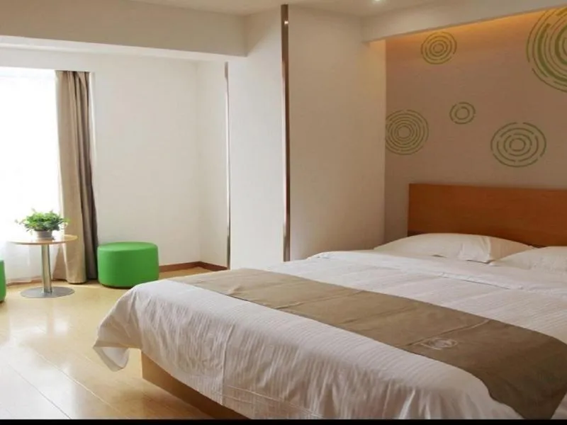 Bed in GreenTree Inn Jinan Licheng District Fenghuang Road High-speed Railway East Station Express Hotel