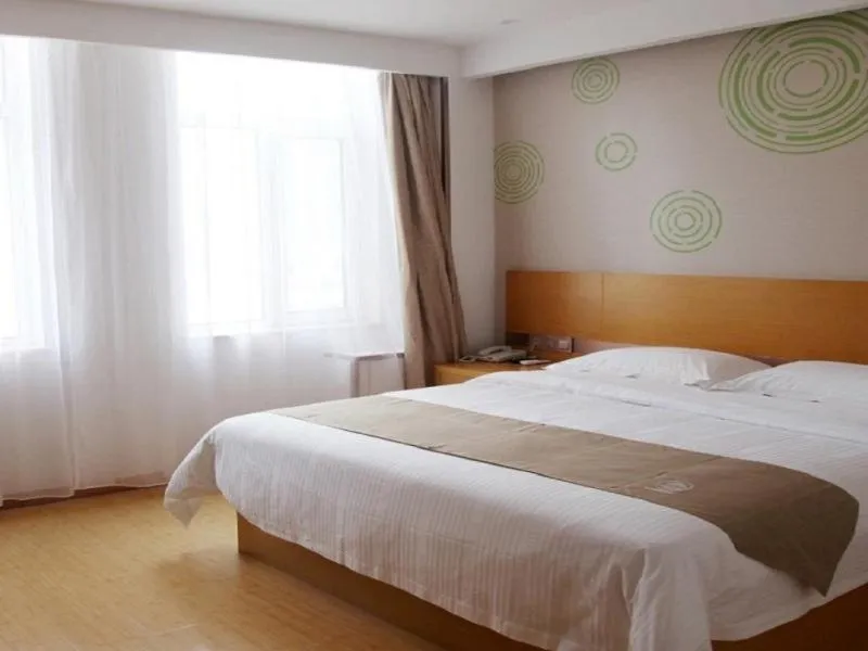 Bed in GreenTree Inn Jinan Licheng District Fenghuang Road High-speed Railway East Station Express Hotel