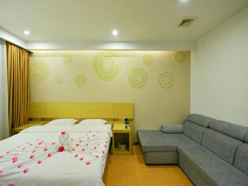 Bed in GreenTree Inn Dalian Dalian North Railway Station Express Hotel