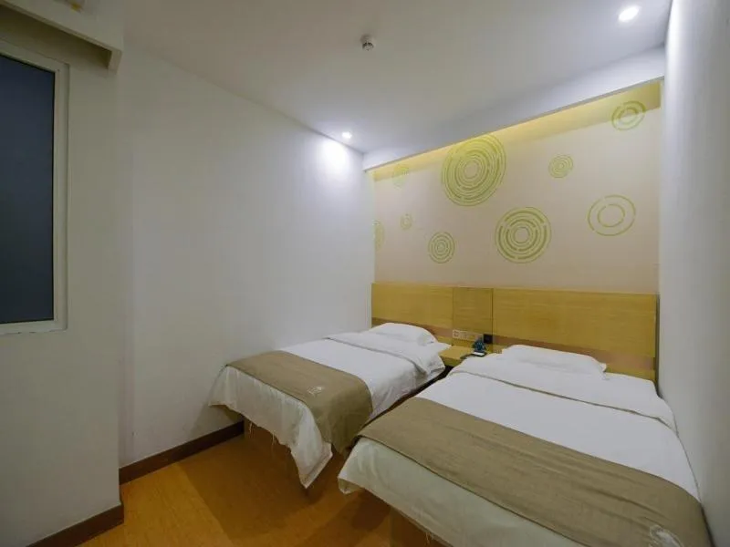 Bed in GreenTree Inn Dalian Dalian North Railway Station Express Hotel