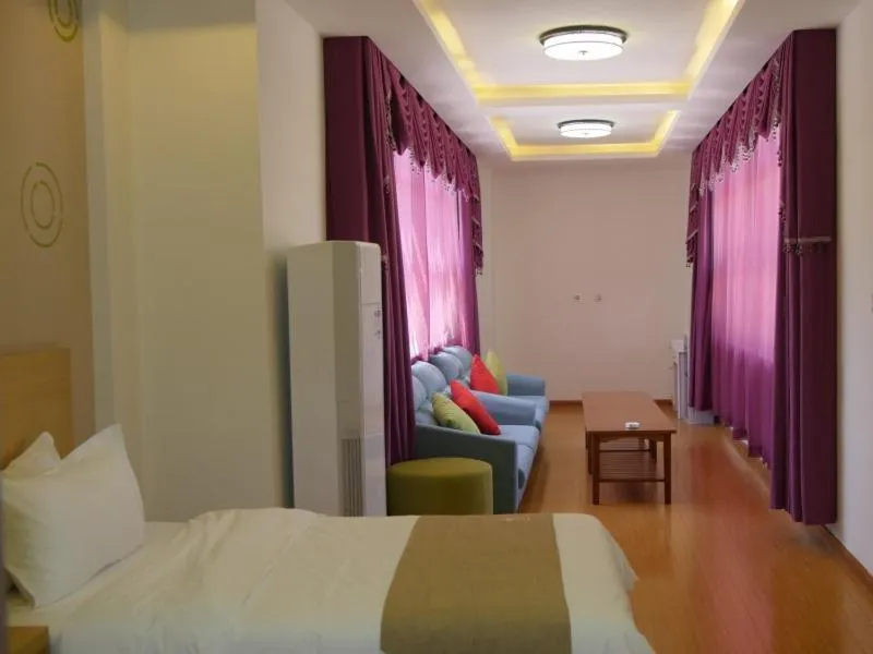 Bed in GreenTree Inn Zaozhuang High Speed Rail Station Express Hotel