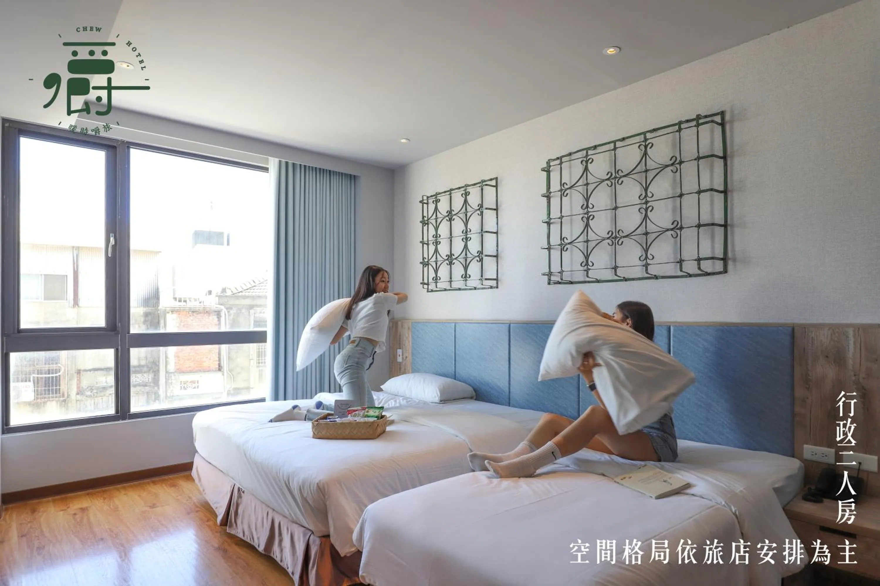 People, Bed in Somer Chew Hotel