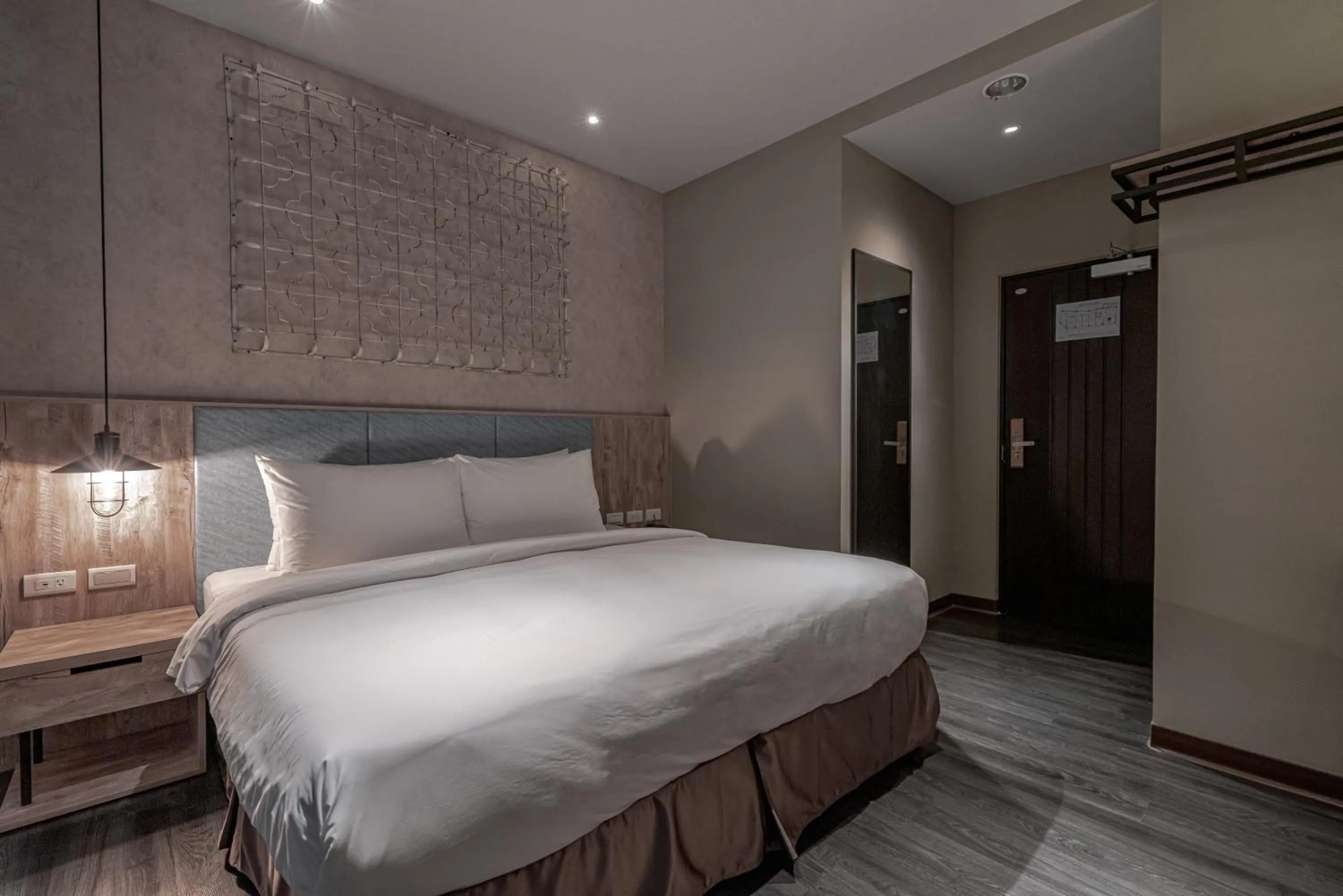 Bed in Somer Chew Hotel