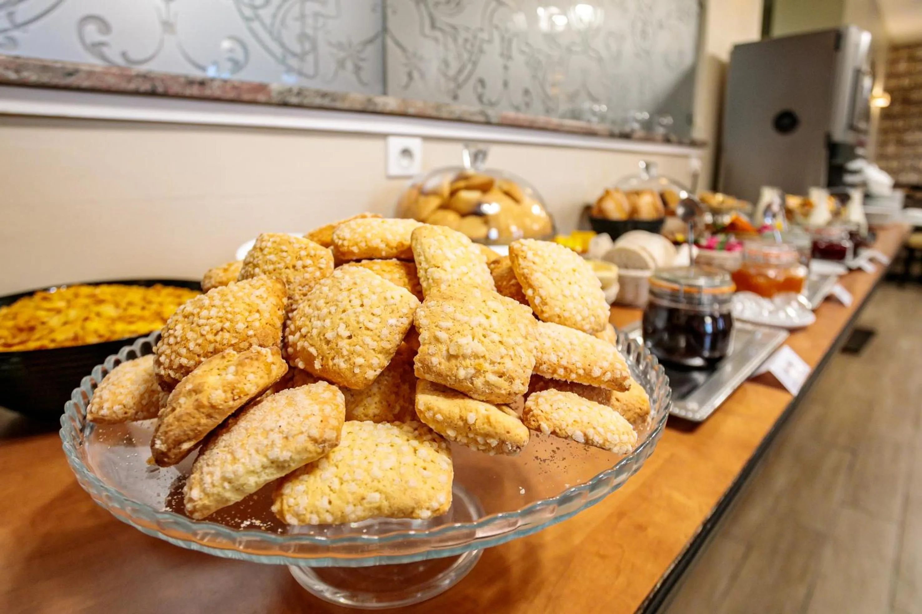 Buffet breakfast in Hôtel Spunta Di Mare