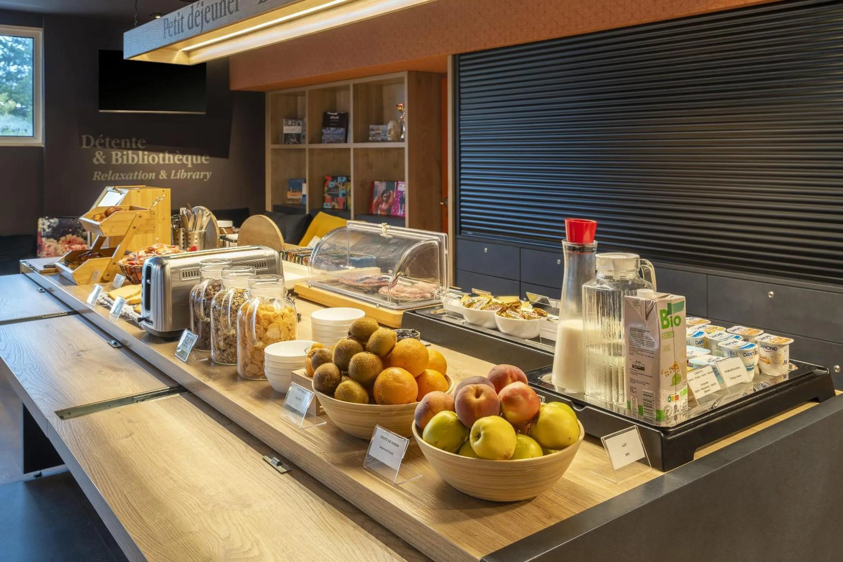 Food and drinks in Sure Hotel by Best Western Dole