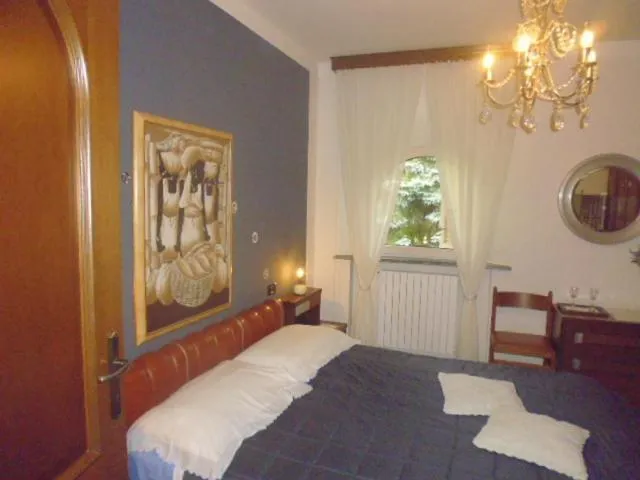 Photo of the whole room, Bed in A casa di Lara