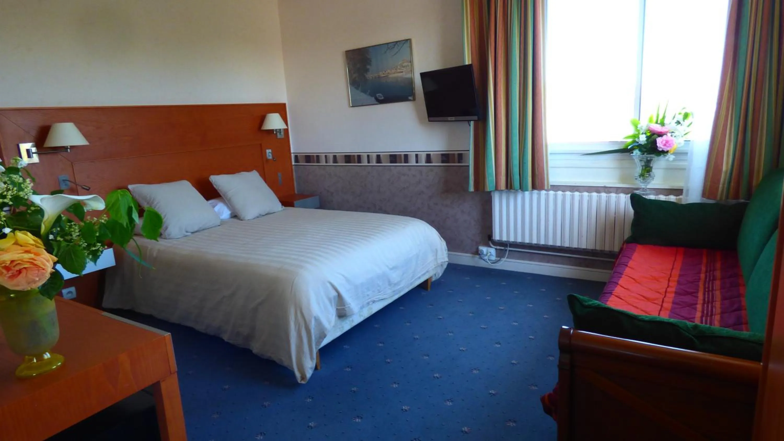 Bed in Hôtel Restaurant Le Bellevue Montrichard 3 étoiles