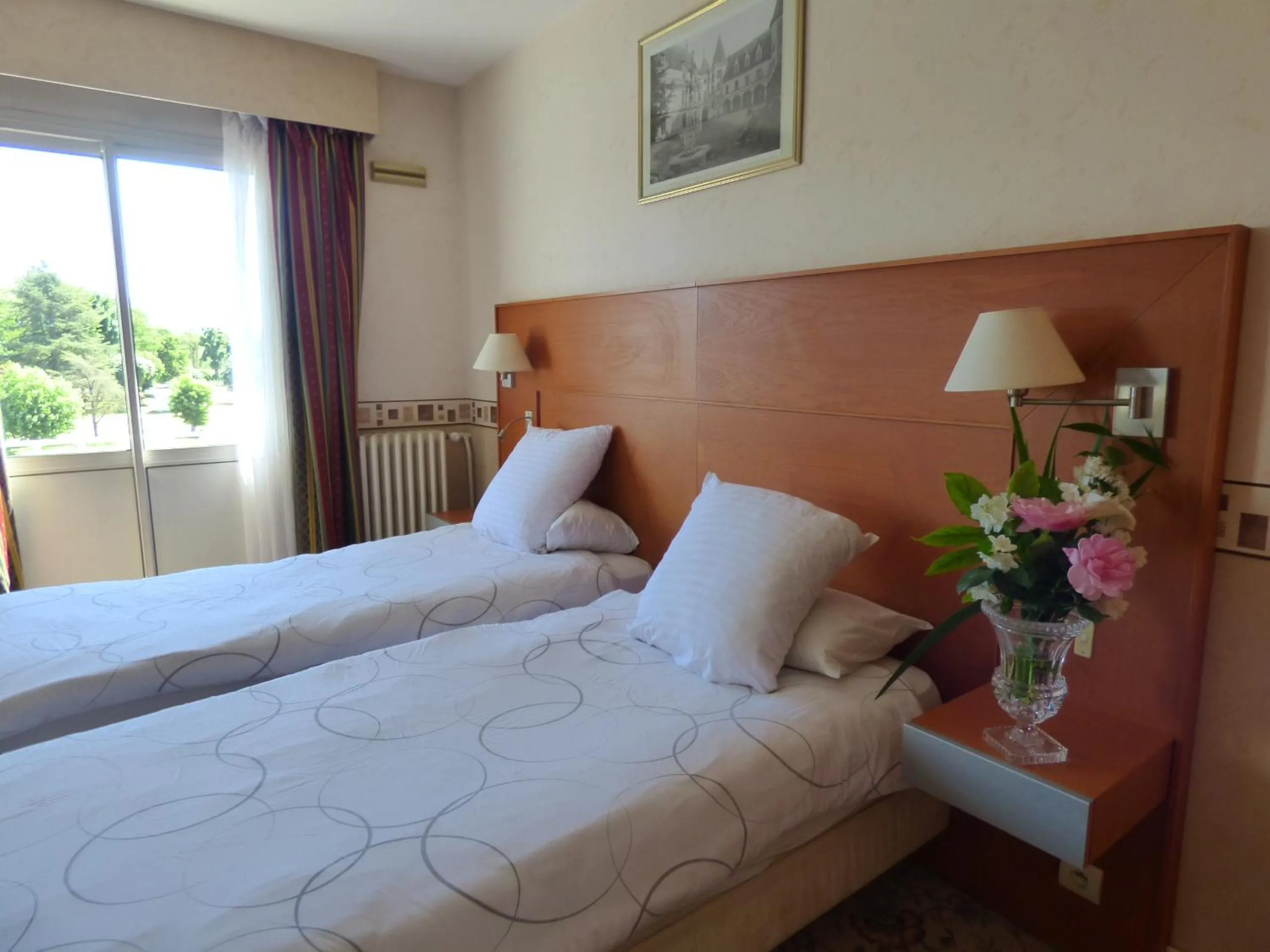 Bedroom, Bed in Hôtel Restaurant Le Bellevue Montrichard 3 étoiles