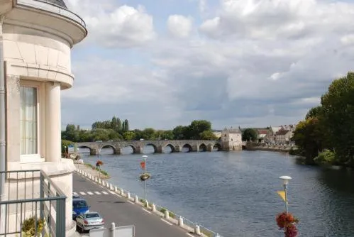 Area and facilities in Hôtel Restaurant Le Bellevue Montrichard 3 étoiles