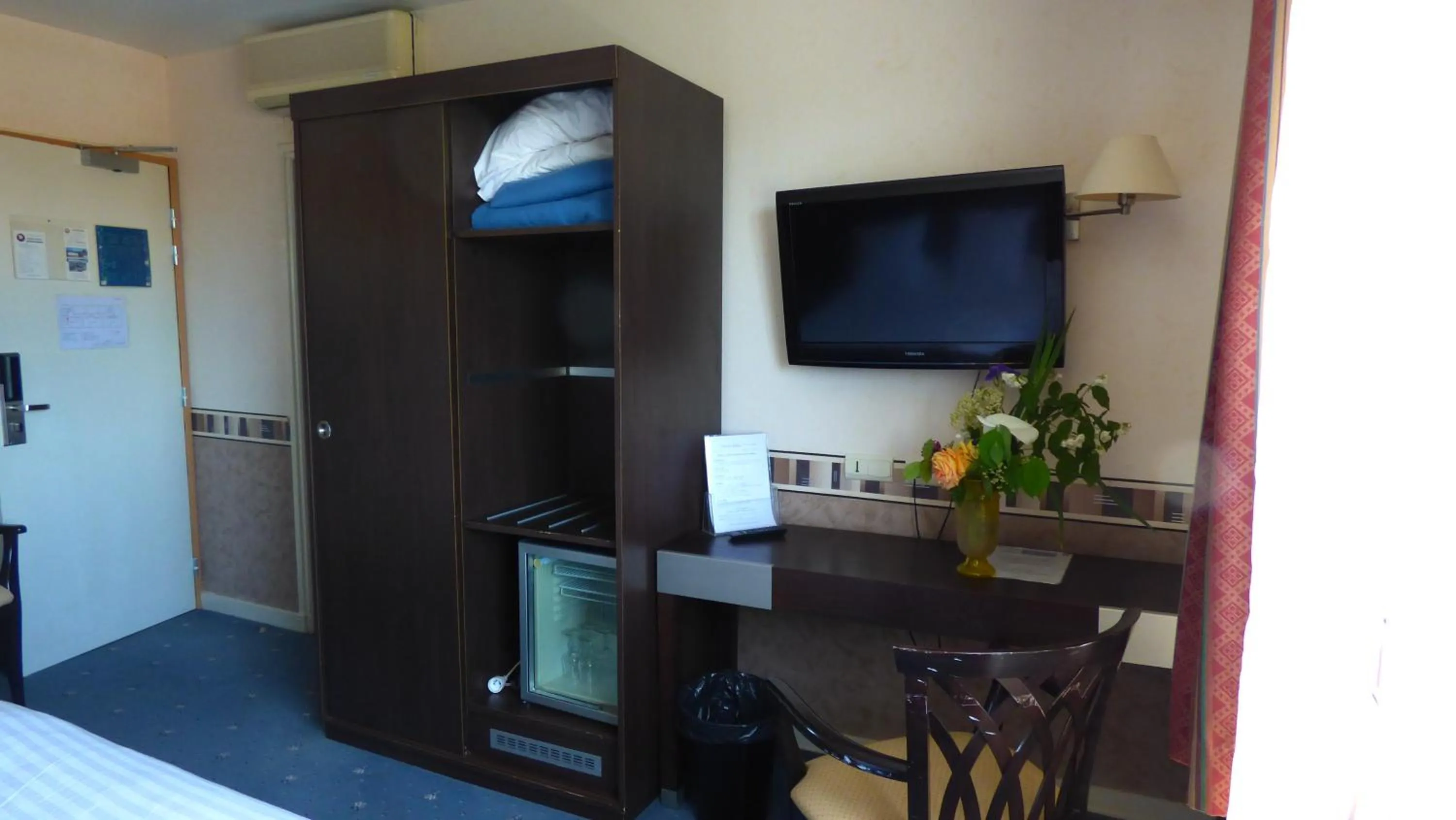 TV and multimedia in Hôtel Restaurant Le Bellevue Montrichard 3 étoiles