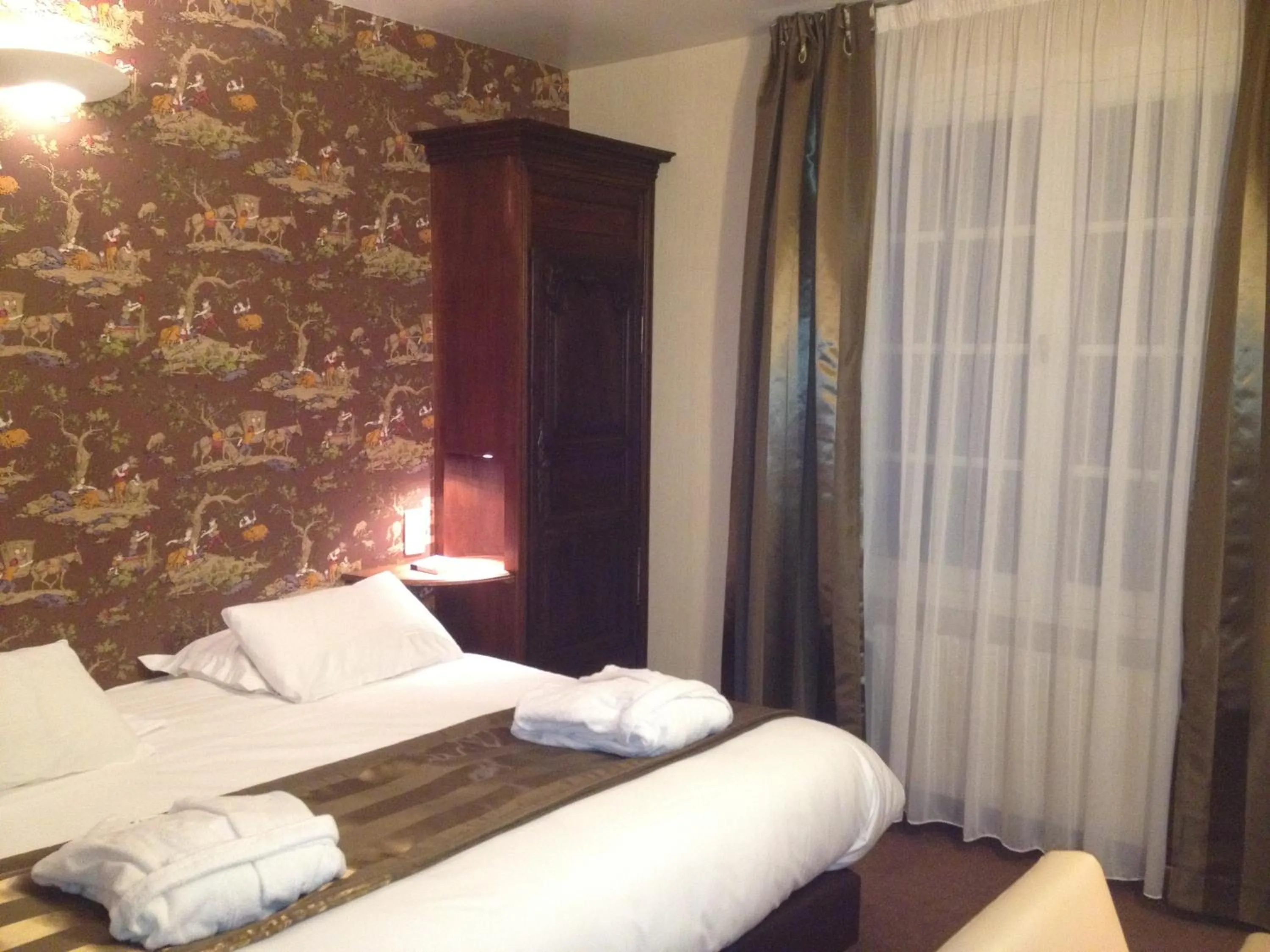 Photo of the whole room, Bed in Best Western Hôtel Montgomery
