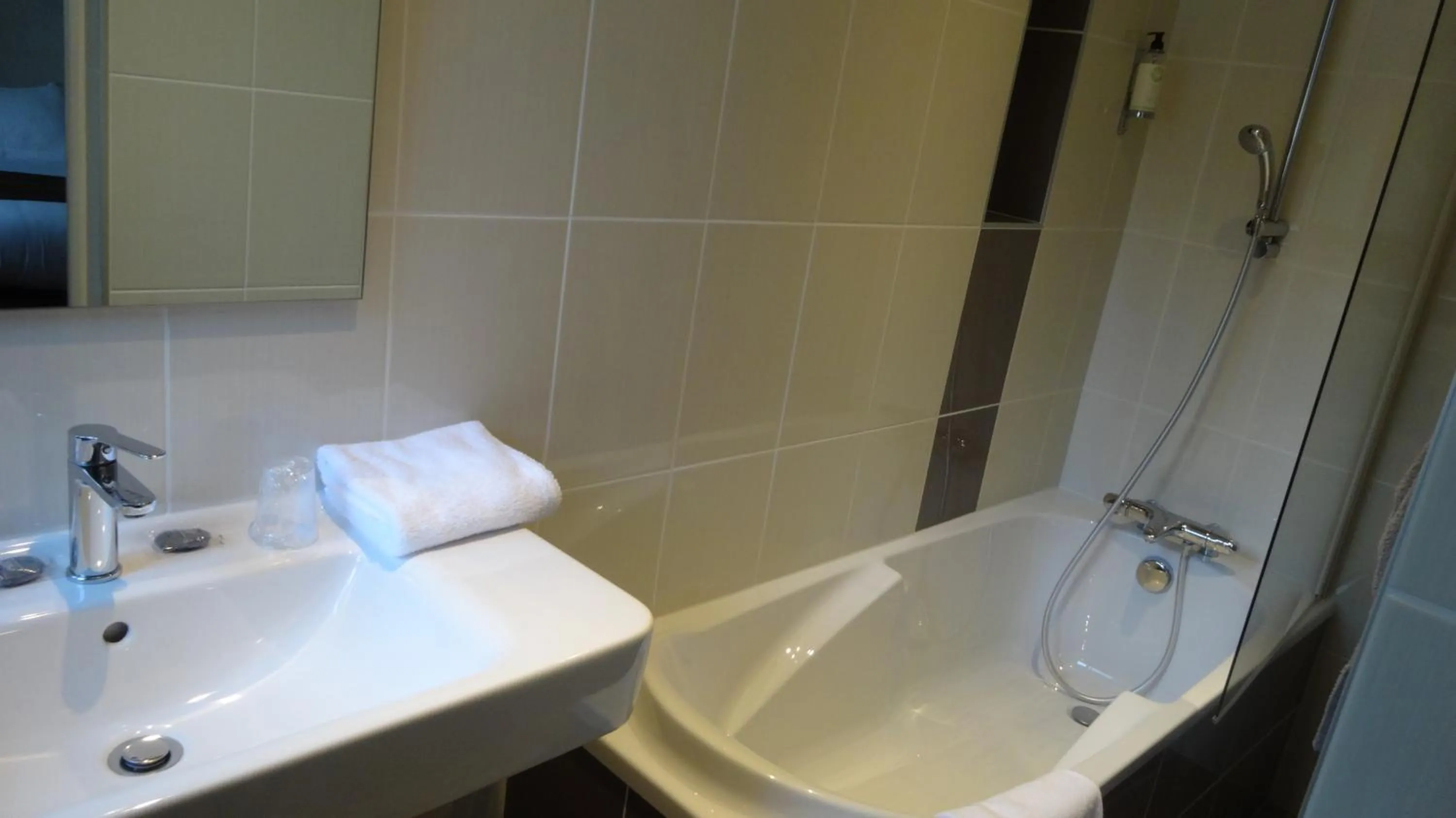 Bathroom in Best Western Hôtel Montgomery