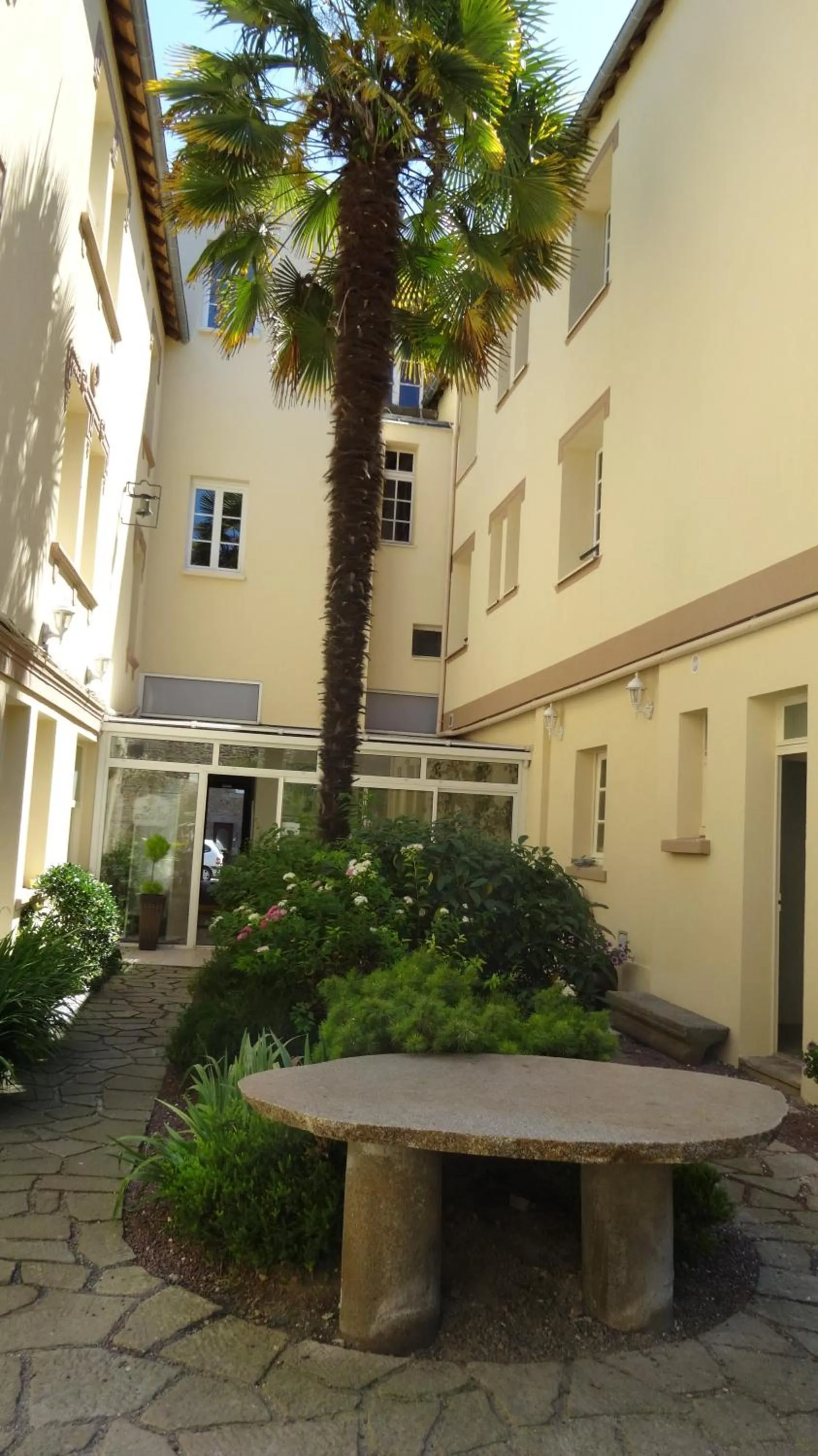 Garden in Best Western Hôtel Montgomery