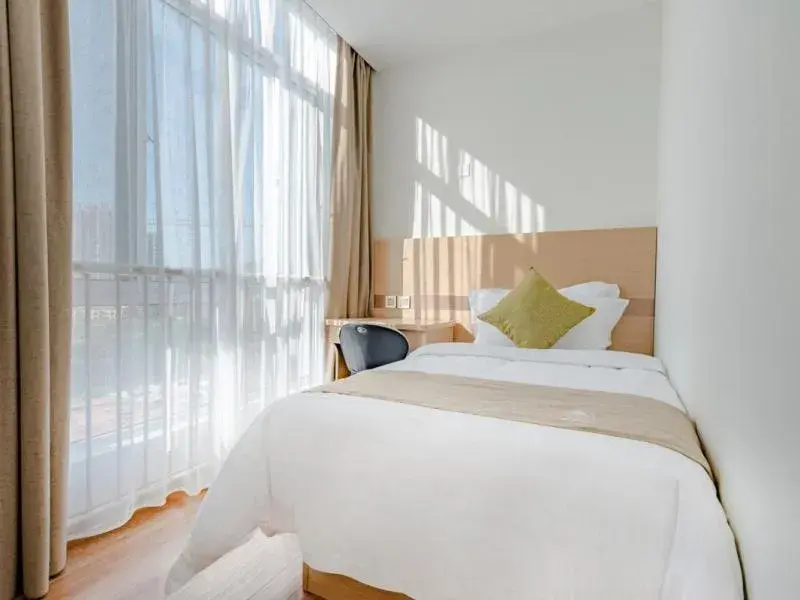 Bed in GreenTree Inn Taian High-speed Railway Station Lingshan Avenue Business Hotel Bed in GreenTree Inn Taian High-speed Railway Station Lingshan Avenue Business Hotel