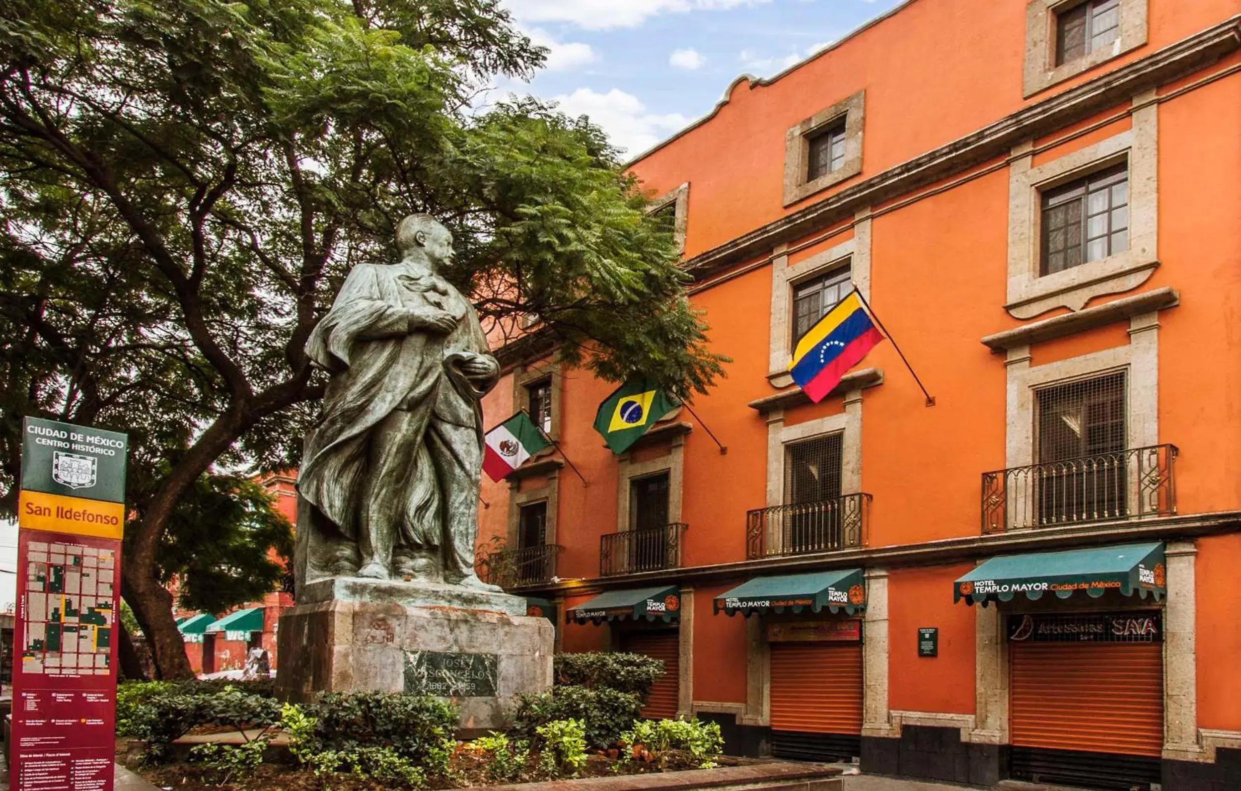 Facade/entrance in Hotel Templo Mayor Facade/entrance in Hotel Templo Mayor