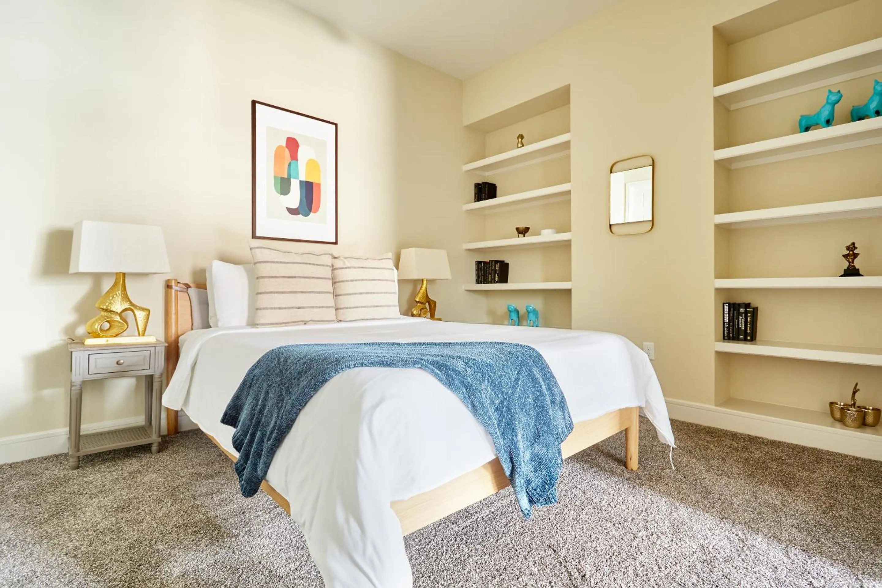 Living room, Bed in Sonder at The Catherine