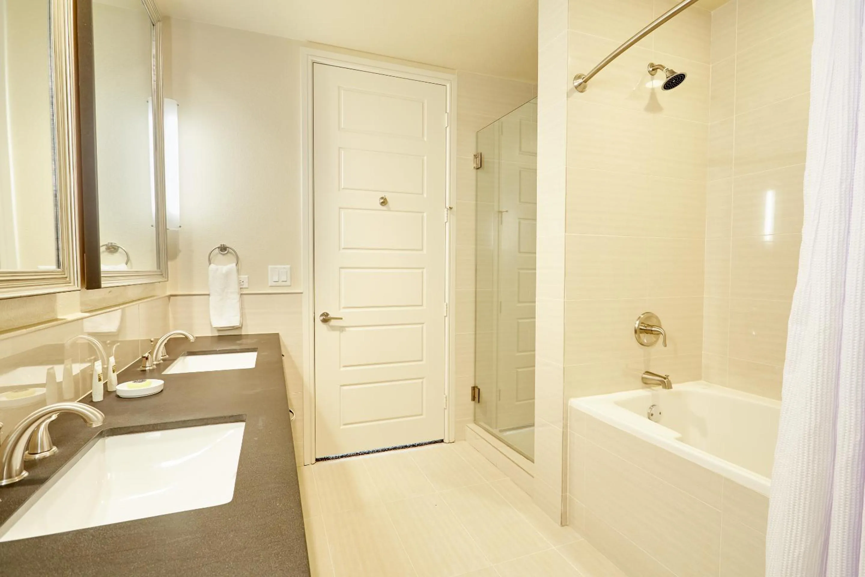 Living room in Sonder at The Catherine