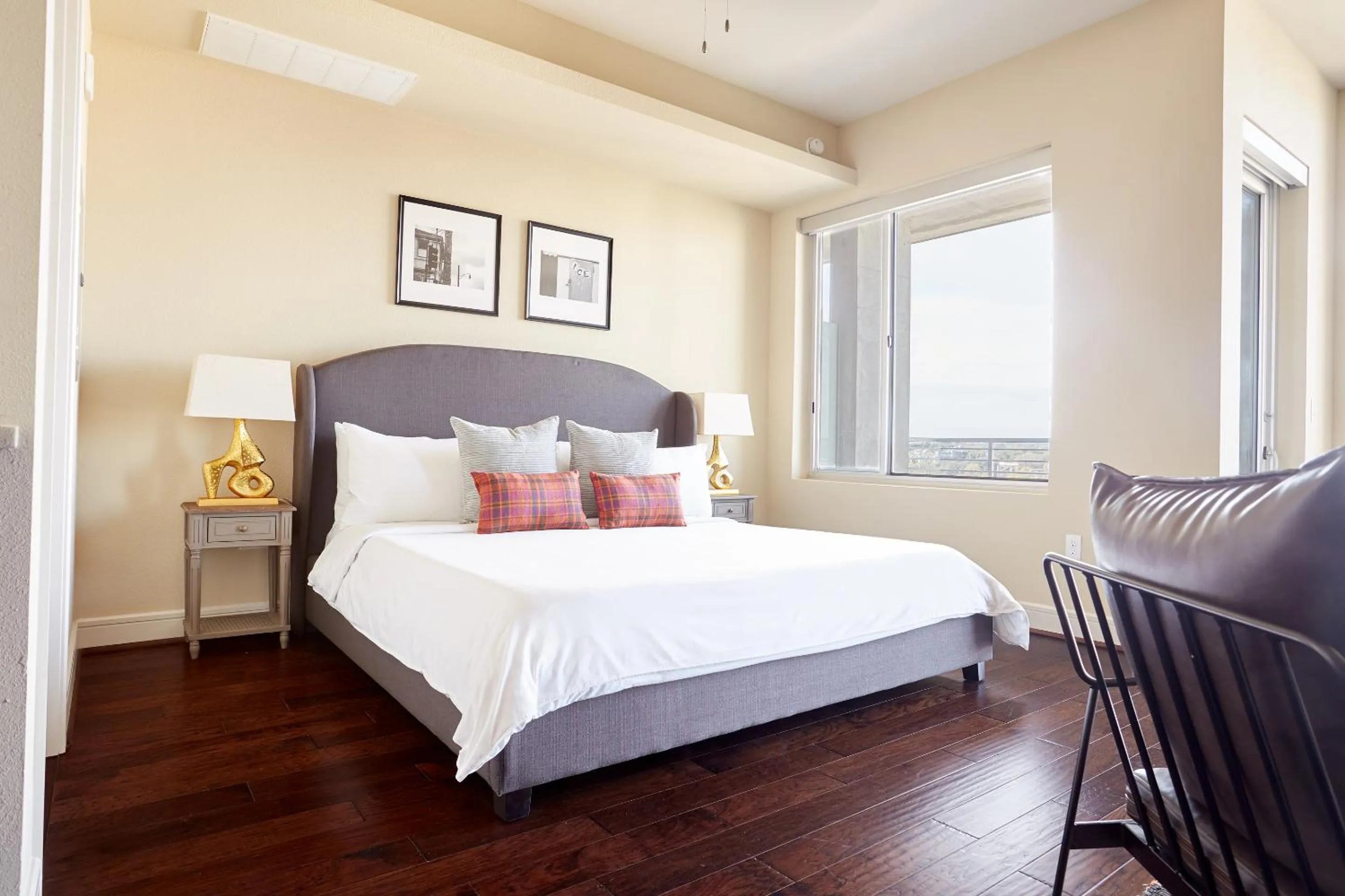 Living room, Bed in Sonder at The Catherine