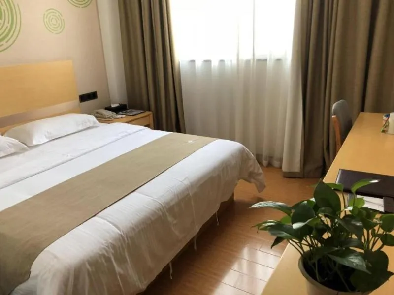 Bed in GreenTree Inn Zhengzhou Gongyi Xinxing Road Business Hotel