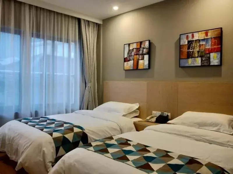 Bed in Shell Shanghai New International Expo Center Fanghua Road Metro Station Hotel Bed in Shell Shanghai New International Expo Center Fanghua Road Metro Station Hotel